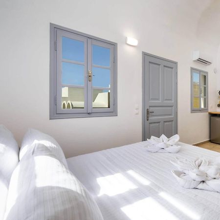 Hillside Elegance Suites ฟิรา ภายนอก รูปภาพ