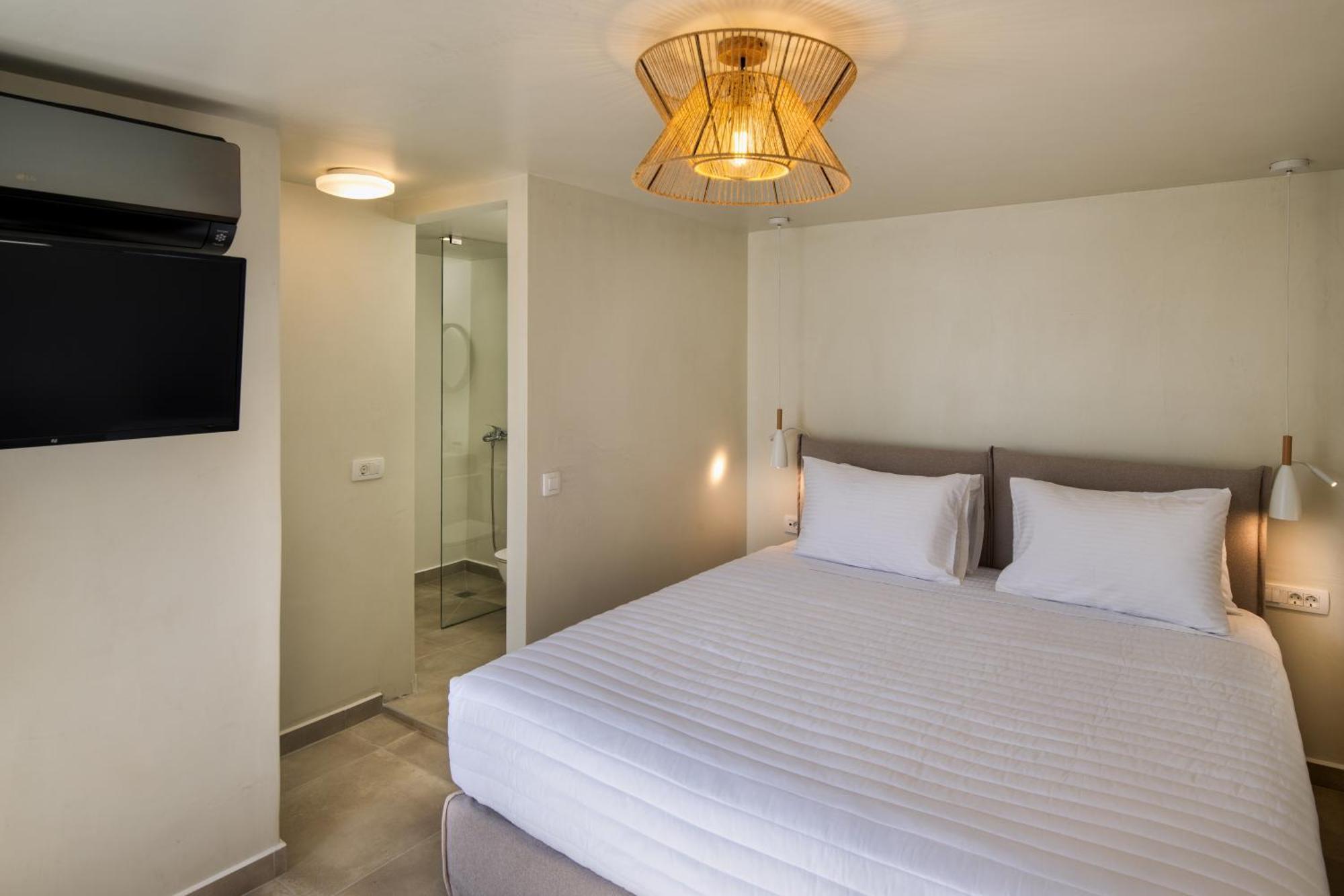 Hillside Elegance Suites ฟิรา ภายนอก รูปภาพ