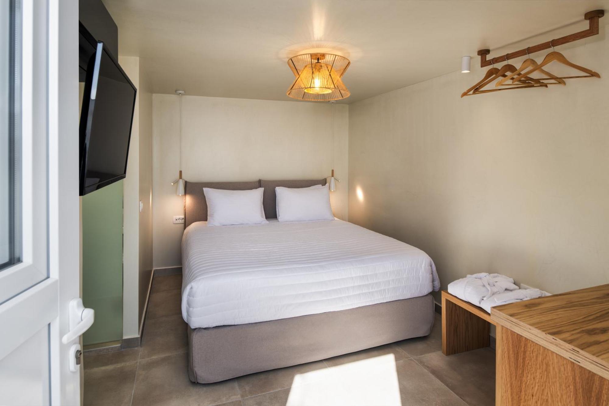 Hillside Elegance Suites ฟิรา ภายนอก รูปภาพ